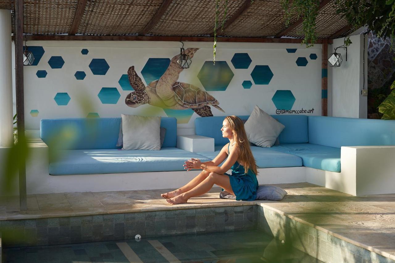 Serenity Luxurious Beachfront Villa & Spa With Private Infinity Pool, 8 Guests Gili Air Zewnętrze zdjęcie