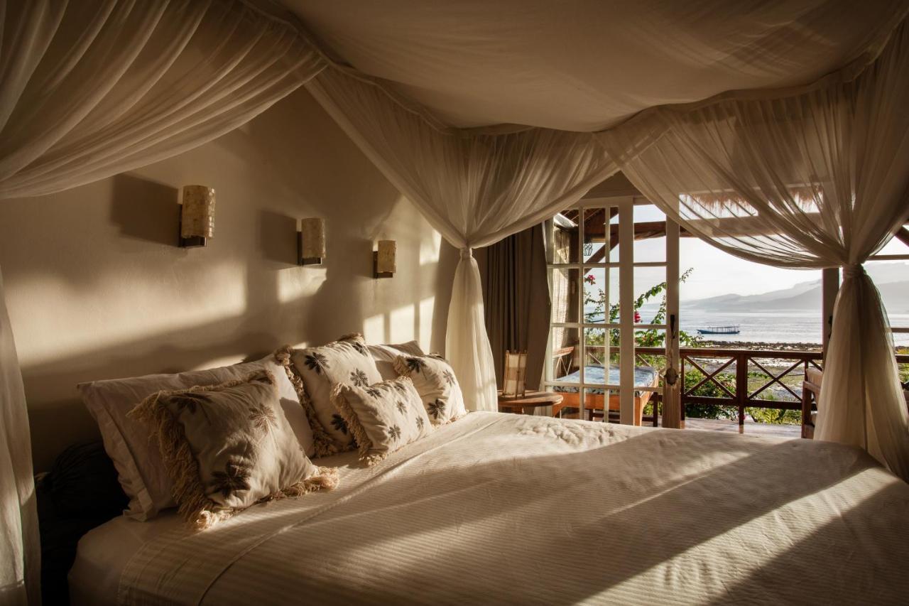 Serenity Luxurious Beachfront Villa & Spa With Private Infinity Pool, 8 Guests Gili Air Zewnętrze zdjęcie