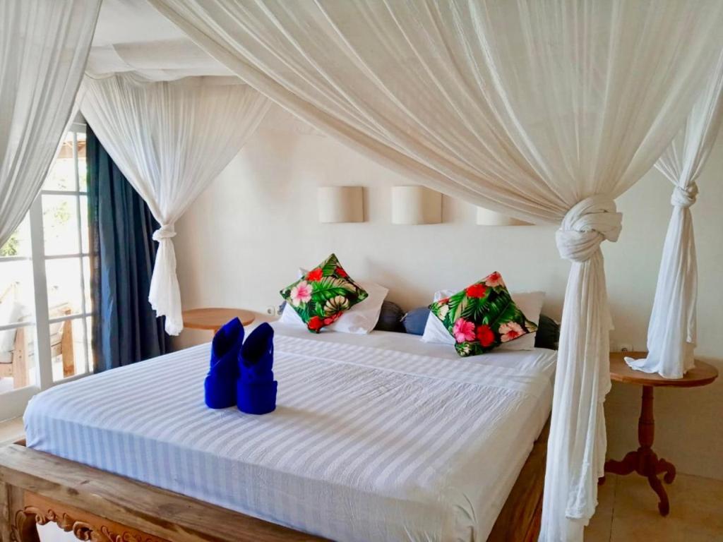 Serenity Luxurious Beachfront Villa & Spa With Private Infinity Pool, 8 Guests Gili Air Zewnętrze zdjęcie