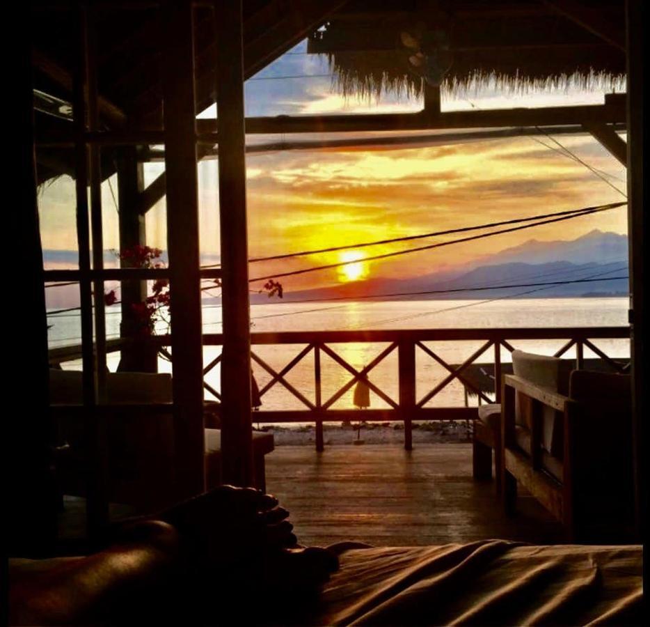 Serenity Luxurious Beachfront Villa & Spa With Private Infinity Pool, 8 Guests Gili Air Zewnętrze zdjęcie